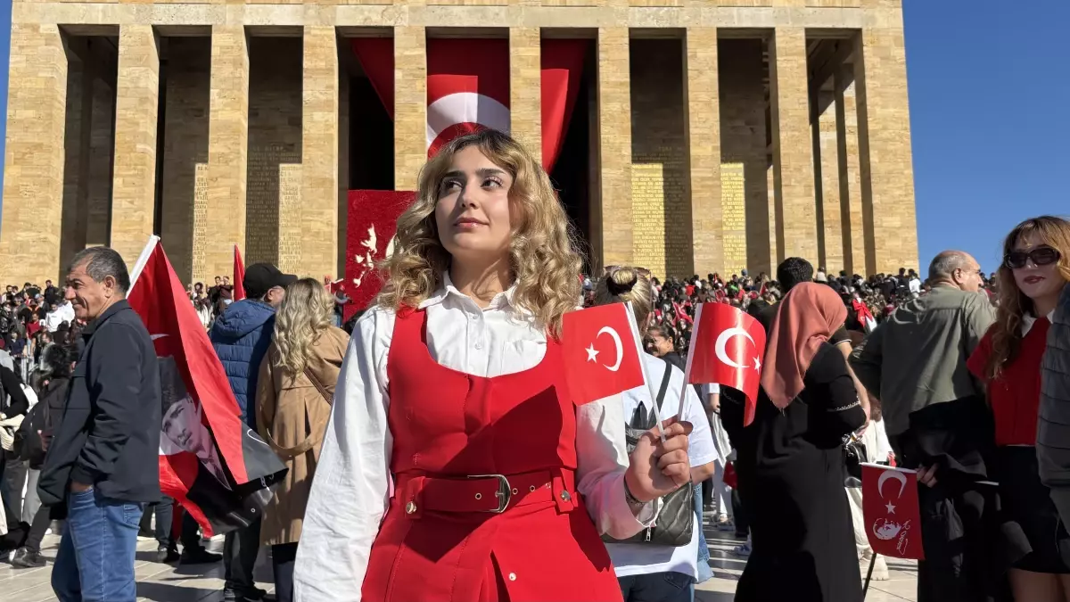 Anıtkabir, 29 Ekim Cumhuriyet Bayramı’nda Ziyaretçi Akınına Uğradı