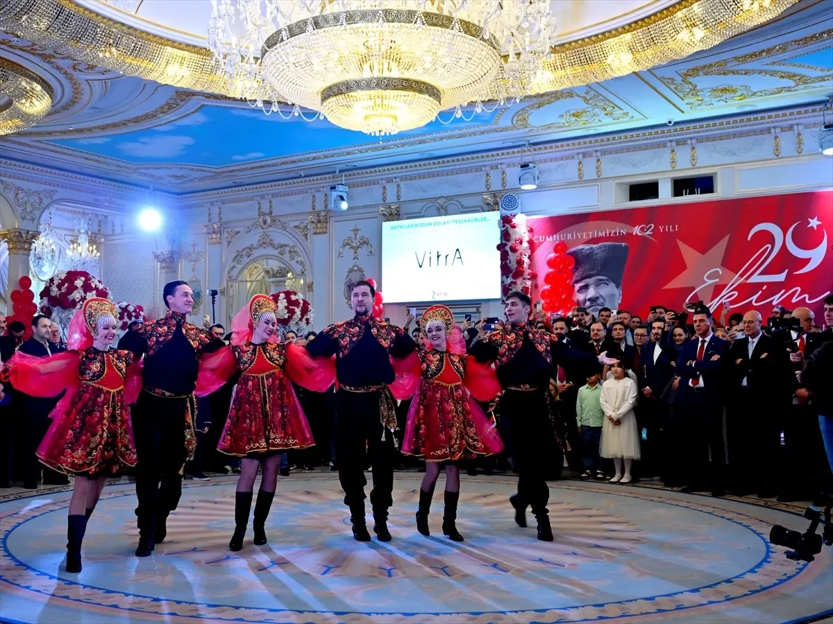 Moskova’daki Türk toplumu Cumhuriyet’in kuruluşunun 102. yılını kutladı