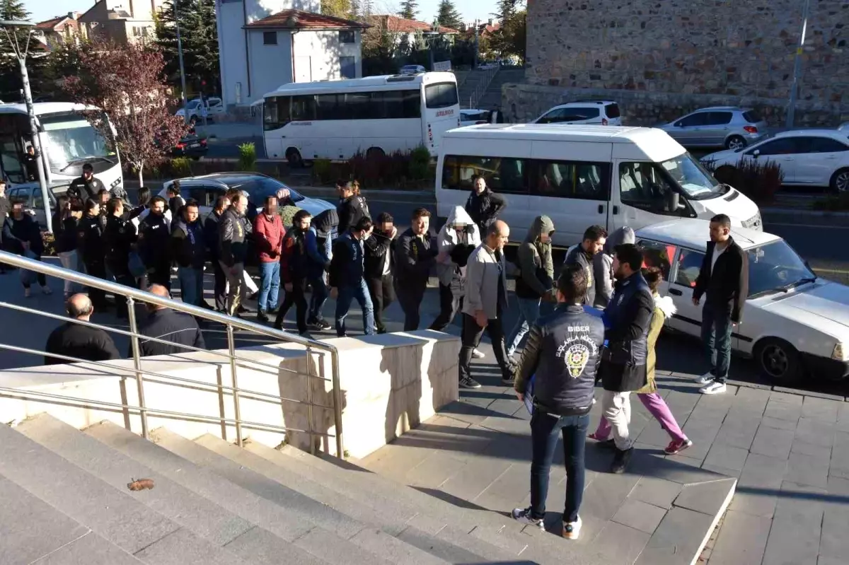 Sahte Yatırım Sitesiyle 100 Milyon Lira Dolandırdılar