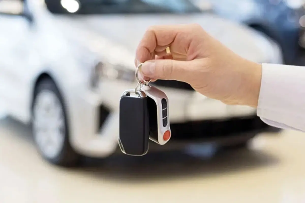 Bir ilan sitesinde Mustafa Ç. adlı kişi, 2 milyon 420 bin liraya satışa çıkardığı Tesla için alıcıdan 280 bin lira fazla talep etti. Sonrası ise ibretlik