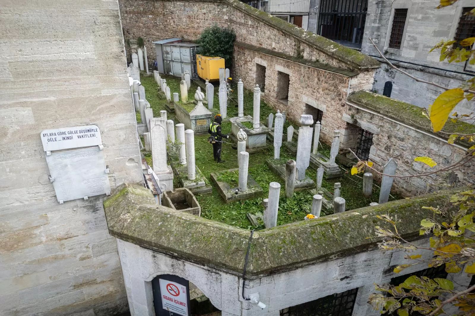 İBB TARİHİ CAMİLERİ TİTİZLİKLE TEMİZLİYOR